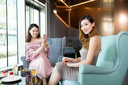 女性美女闺蜜下午茶自拍图片下载