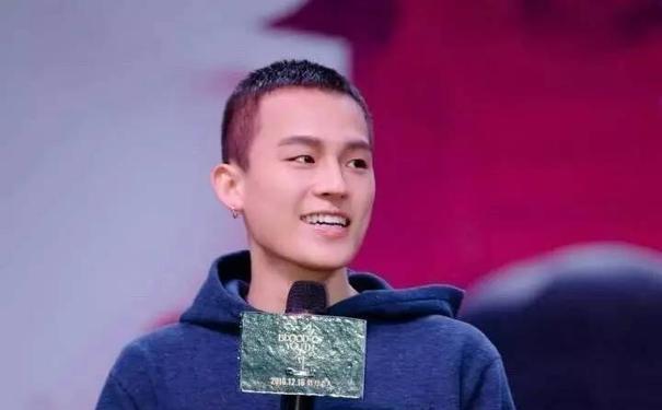 八,黑白禁区欧豪发型名称?