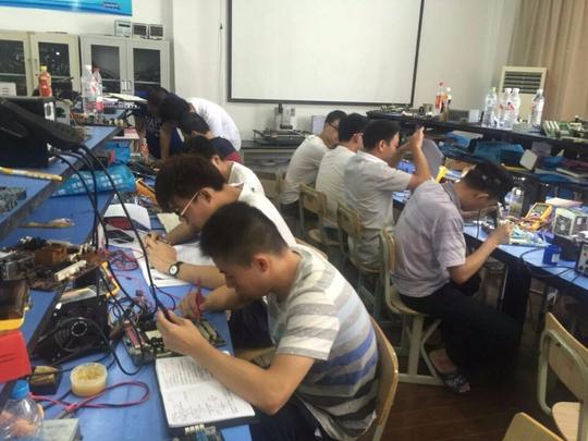 打工苦呀打工累打工简直活受罪这首歌是谁唱的