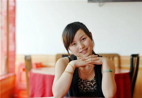 美女宝妈30岁创业卖酸菜鱼饭,从家庭主妇摇身变干练老板娘