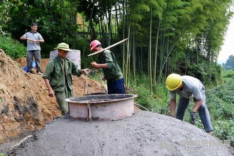 农村家庭沼气建设"农村新能源推广"项目是我县群众增收致富奔