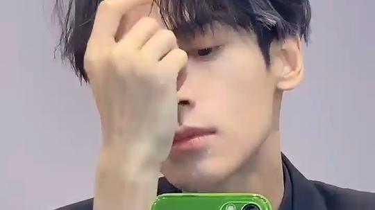 罗云熙带眼镜