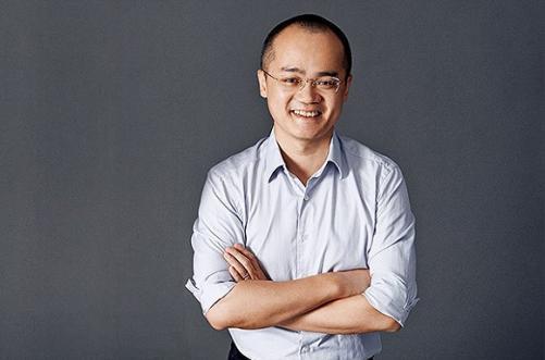 在中美之间打个时间差时,王兴兴奋了,博士也不读了,直接杀回北京,创业