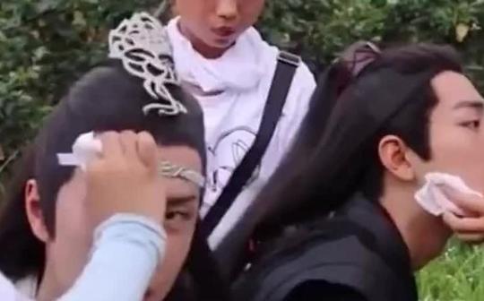 肖战王一博陈情令，两人的日常互夸，王一博:肖老师没化妆也很帅啊