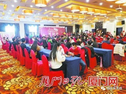 展开阅读全文责任编辑:陈培章别样相亲会志愿者当"红娘"单身青年