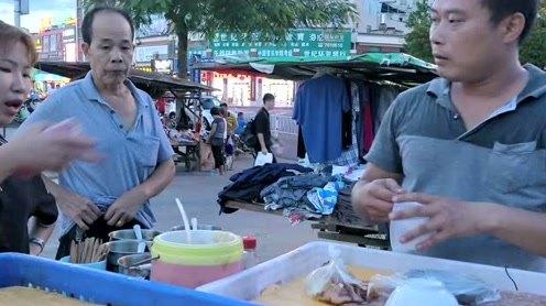 街头创业10年，每天6小时制作碗仔粿，能卖200多碗