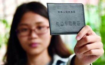 外来人口持《暂住人口登记凭证》可在溪考驾照