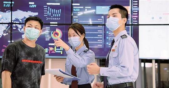 横琴税务局测试跨境人民币全程电子缴税项目现场