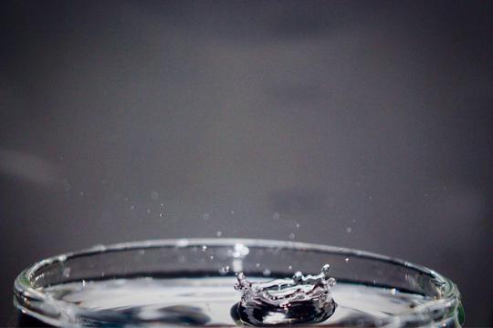水滴抓拍-灰色乙-图虫网-优质摄影师交流社区