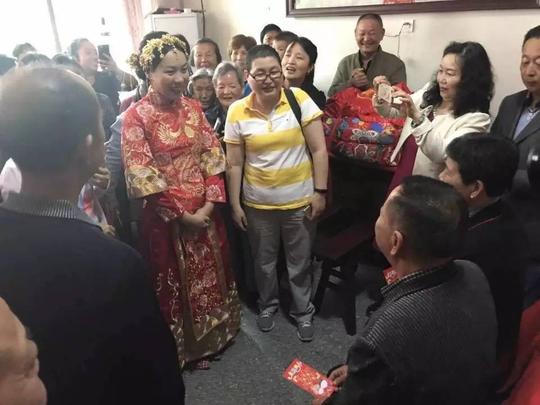 全国媒体跑来证婚:腾讯新闻直播婺源延村的跨国恋婚礼