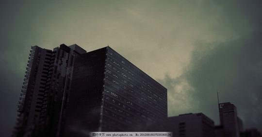 暴风雨前大楼公司乌云台风黑色摄影下雨摄影景观生活素材