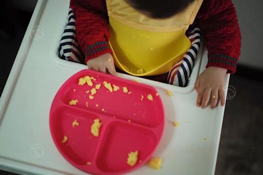 早上九点半,我已经坐在单位的电脑前,查找剪视频需要素材,只能通过