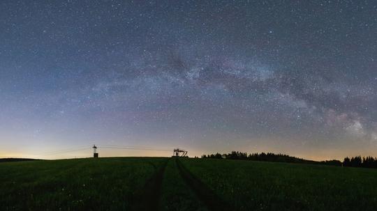银河系全景繁星点点的天空夜晚的天空星空4k壁纸3840x2160