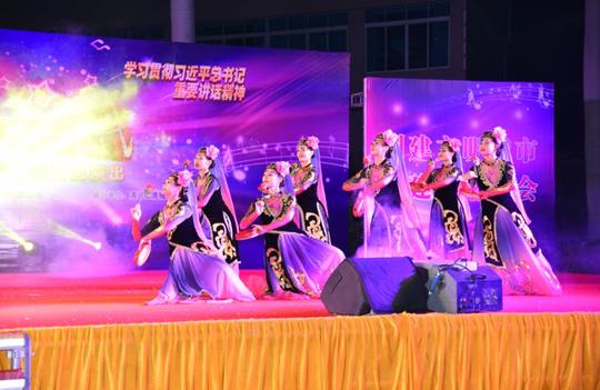 《江南雨》,大型魔术表演《梦幻世界》,还有极具青春气息的舞蹈《抖音
