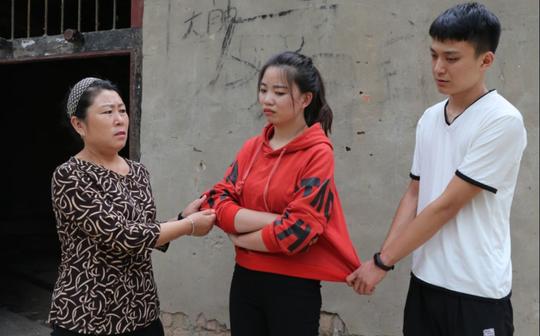 小伙装穷见相亲对象，没想对方不嫌弃还邀他来家里做客，结局惊喜