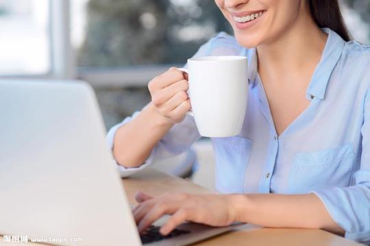 边工作边享受咖啡的商务美女图片素材图片id837939商务人士人物