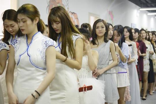 陈赫邓超相约打篮球感情好二人身姿矫健活力满满
