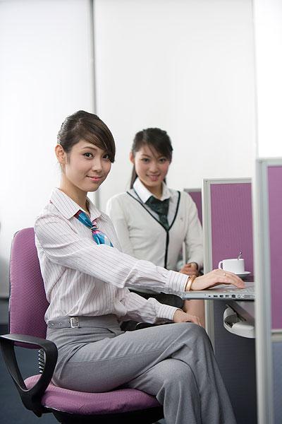 办公室内的女职员_图片大全—全景创意图库（quanjing.com）中国领先的正版图片视频素材网站