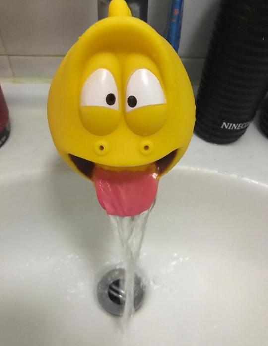 儿童玩具水龙头延伸器网红小孩洗手出水爆笑虫子出水嘴抖音搞笑。
