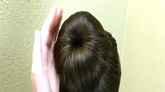 创意爱心长头发半丸子头教程,会基础编发就能轻松学会
