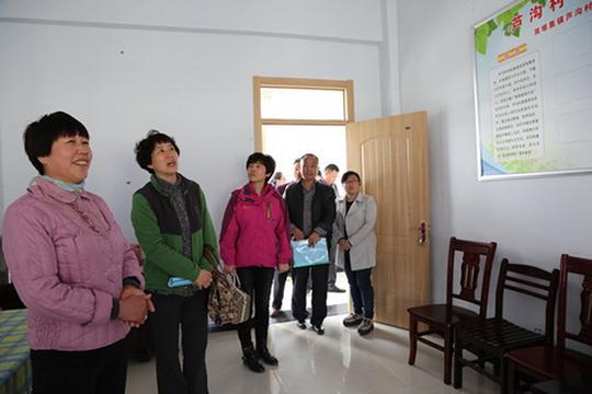 市妇联来我县考察省妇女创业扶持资金项目实施村