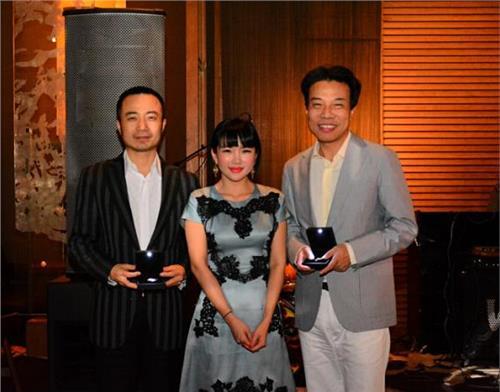 【俞凌雄老婆照片】俞凌雄老婆背景