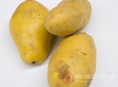 土豆鸡蛋同食会中毒吗