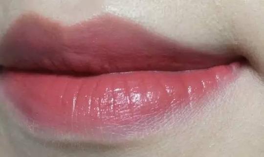 ysl和阿玛尼的热门冷门口红里,都有一大把美炸天的色号