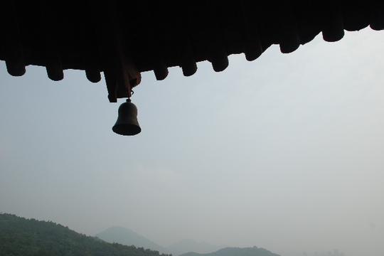 屋檐如悬崖风铃如沧海