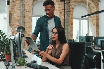 黑人办公室手势兴奋图片