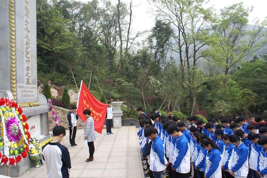 学习他们为共产主义奋斗终身的革命理想,学习他们坚贞不屈的革命意志