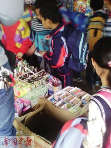 小卖部向小学生售“彩票”学生钱袋被掏空(图)