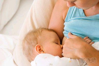 如何判断宝宝母乳够不吃