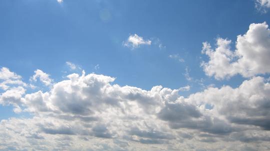 4k晴朗天空蓝天白云_3840x2160_高清视频素材下载(:)