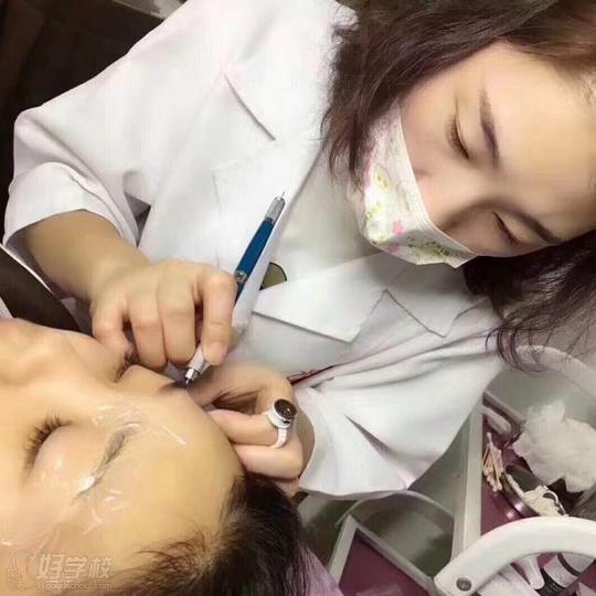 厦门香港你好漂亮美妆学院教学现场
