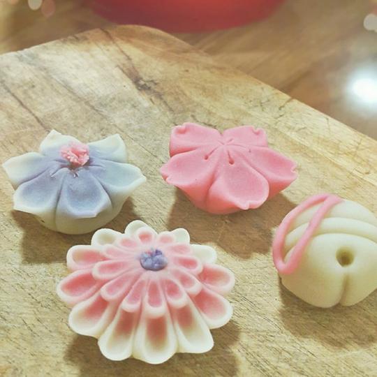 日式点心,花朵和果子.
