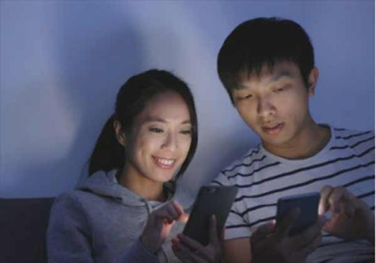 最近有个小姐姐火了,用她的话说:"她的一家人都中了抖音的毒,成为了