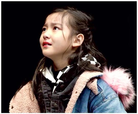 王圣迪长发美似瓷娃娃，与剧中普普反差真大，才10岁演技就很出众