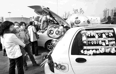苏州汽车后备箱跳蚤市场生意红火[组图]-苏州