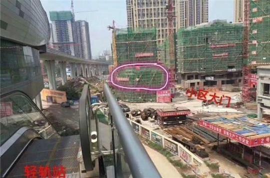 沙坪坝磁器口景区滨江商业麦德龙入驻轻轨站出口