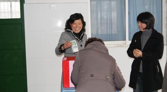 面对领导,师生的关怀与鼓励,黄静茹父母十分感动,并写下了感谢信.