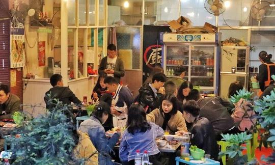 辞职了做点什么小生意(山东小伙靠烧烤店年入百万)