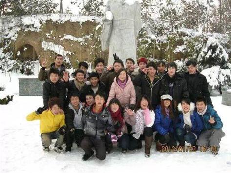 团对旅游-解:2012年团队出游合影留念-90后创业小伙羽哥研发最新通话app