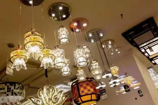 如果灯具建材实体店卖假货,卖一个流失n个客户,他的生意之路,很快就会