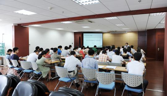 系列视频讲座,金教授幽默生动,寓教于乐的教学风格深受新员工们的喜爱