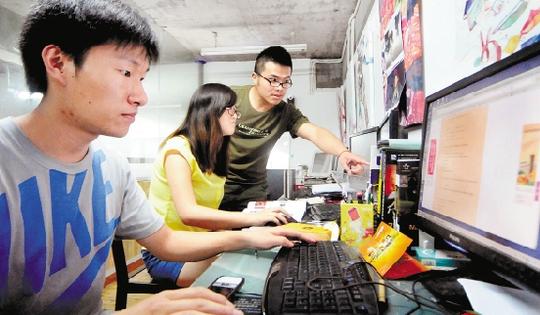 中国美院学生任泽辉带领学弟学妹自主创业,先后为阿里巴巴等企业制