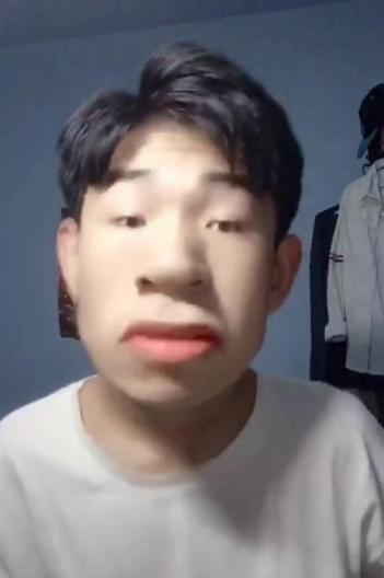 特效下的抖音小哥哥丑到亲妈都不认识关掉滤镜神似王俊凯