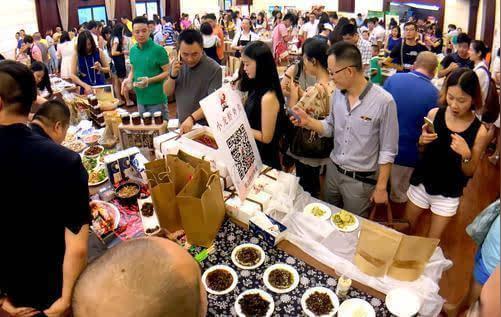 重庆微商大聚会上百家微商pk创业经