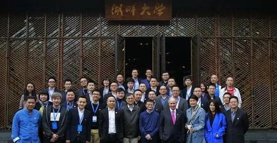 湖畔大学,名称源于阿里巴巴创业所在地杭州湖畔花园小区,由马云