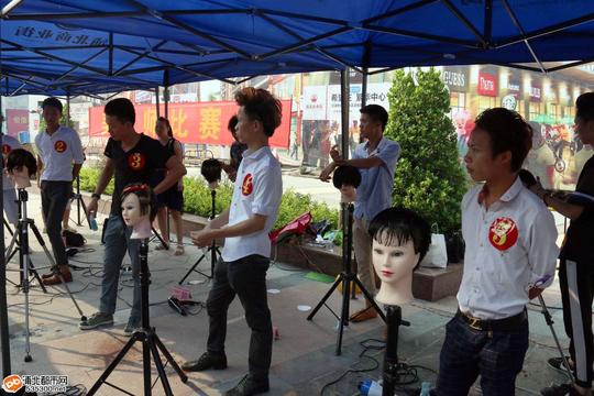浦北商业街创业孵化基地揭牌仪式暨农民工技能大赛